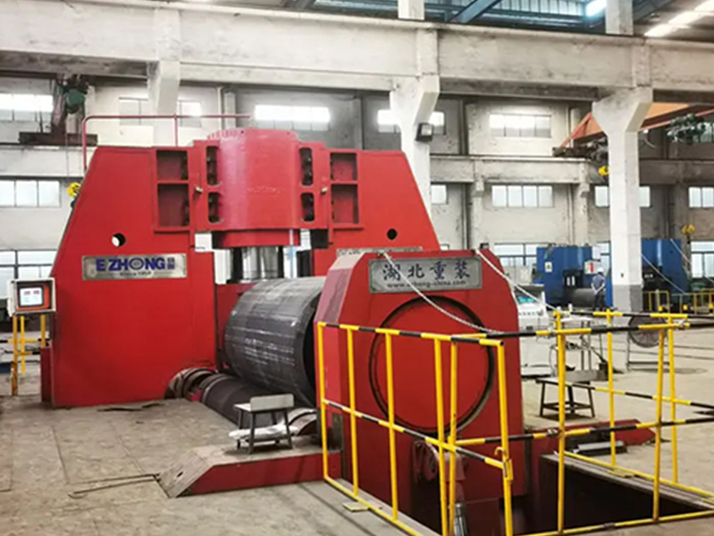 الهندسة الدقيقة مع آلات ثني الألواح: تشغيل تصنيع المعادن الحديثة